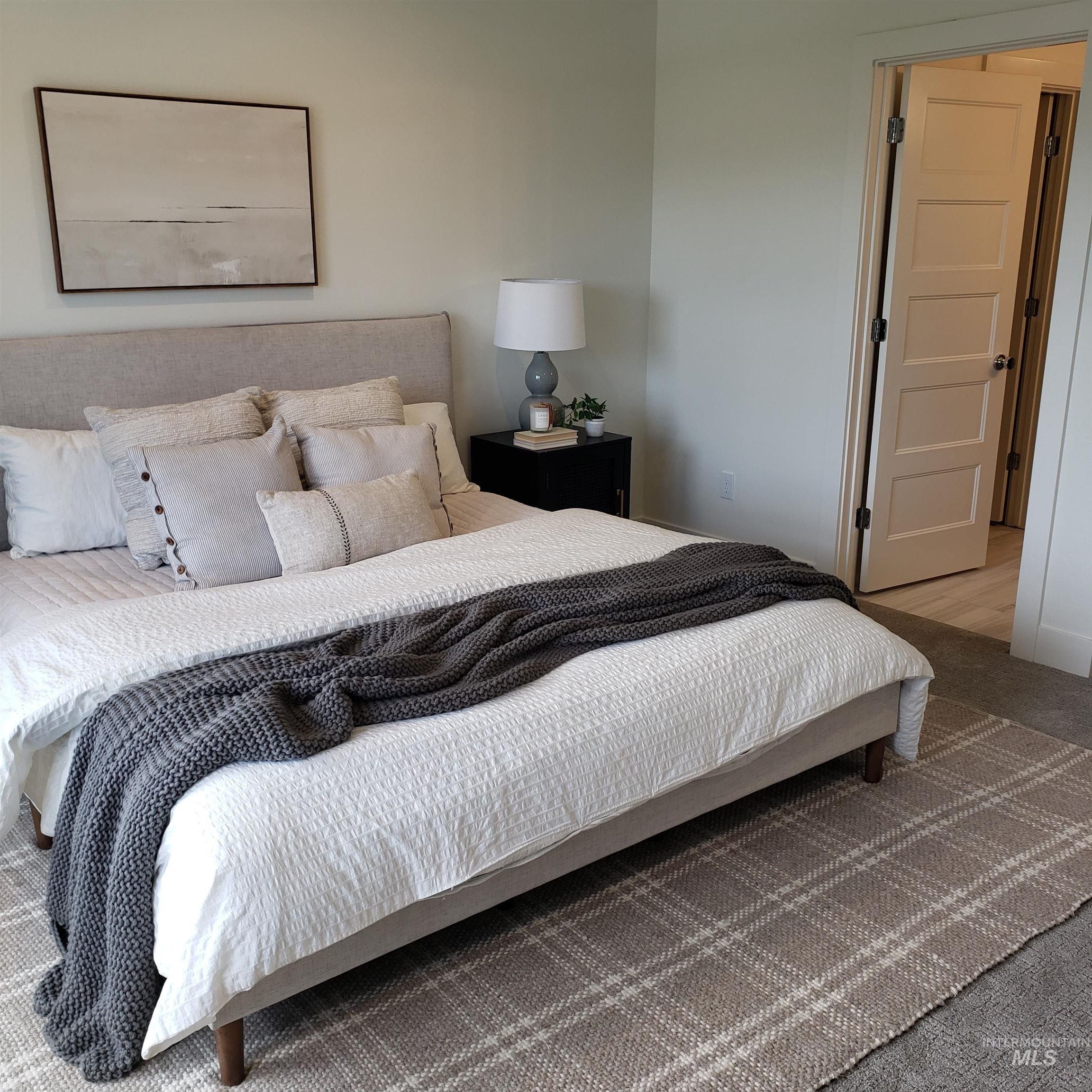 1308 N Meadowglen. Meridian, ID 83642