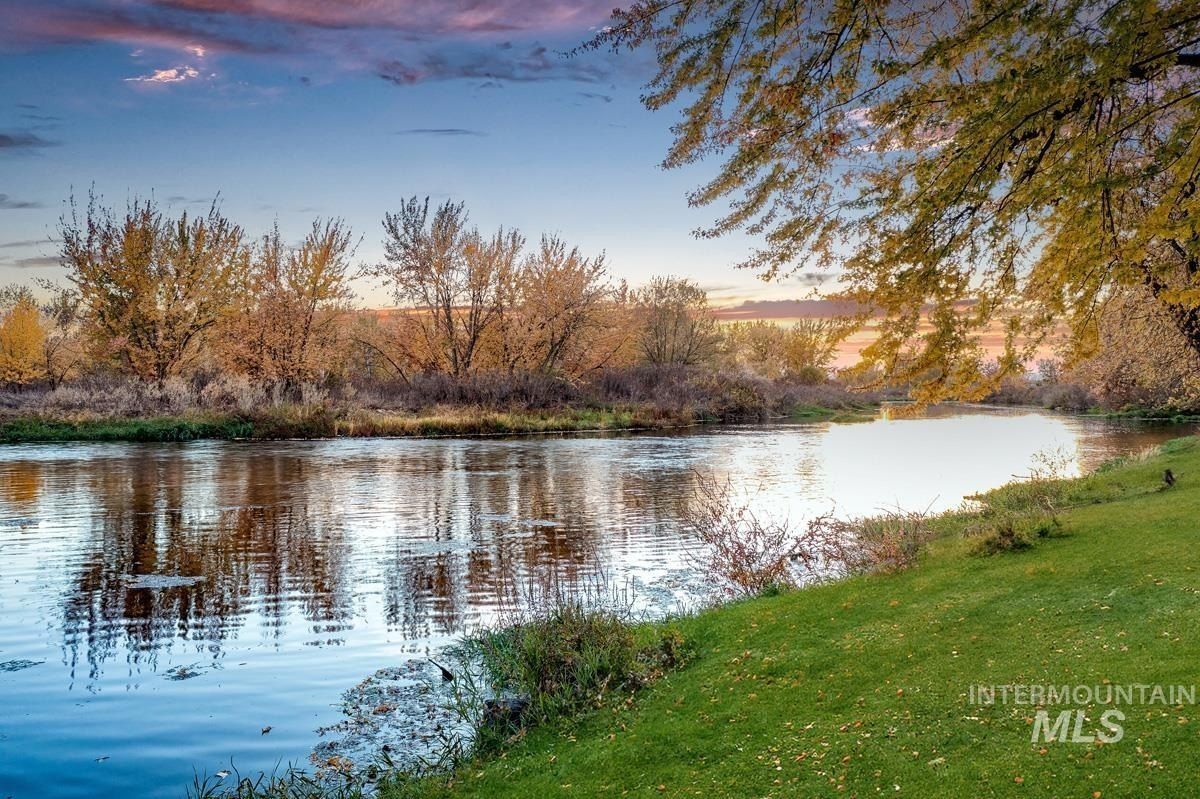 21895 Paint Ave. Star, ID 83669