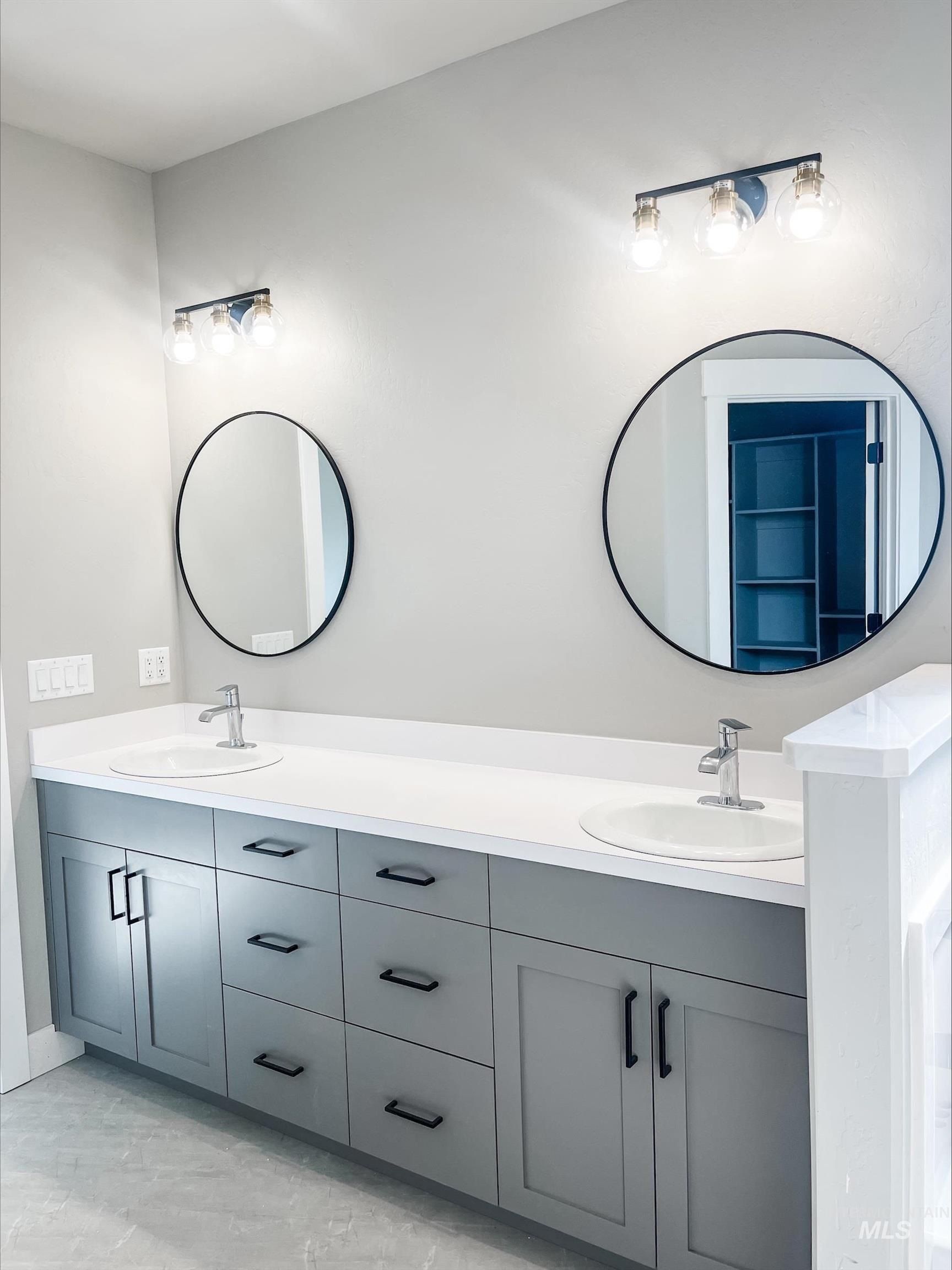 190 E Pioneer Dr. Oakley, ID 83346