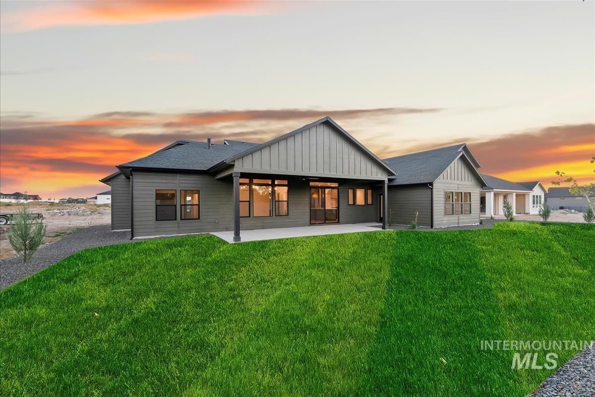 7096 E Chicken Hawk Loop. Nampa, ID 83686