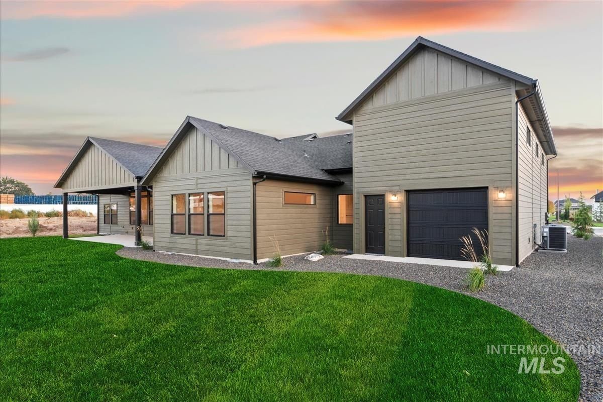 7096 E Chicken Hawk Loop. Nampa, ID 83686