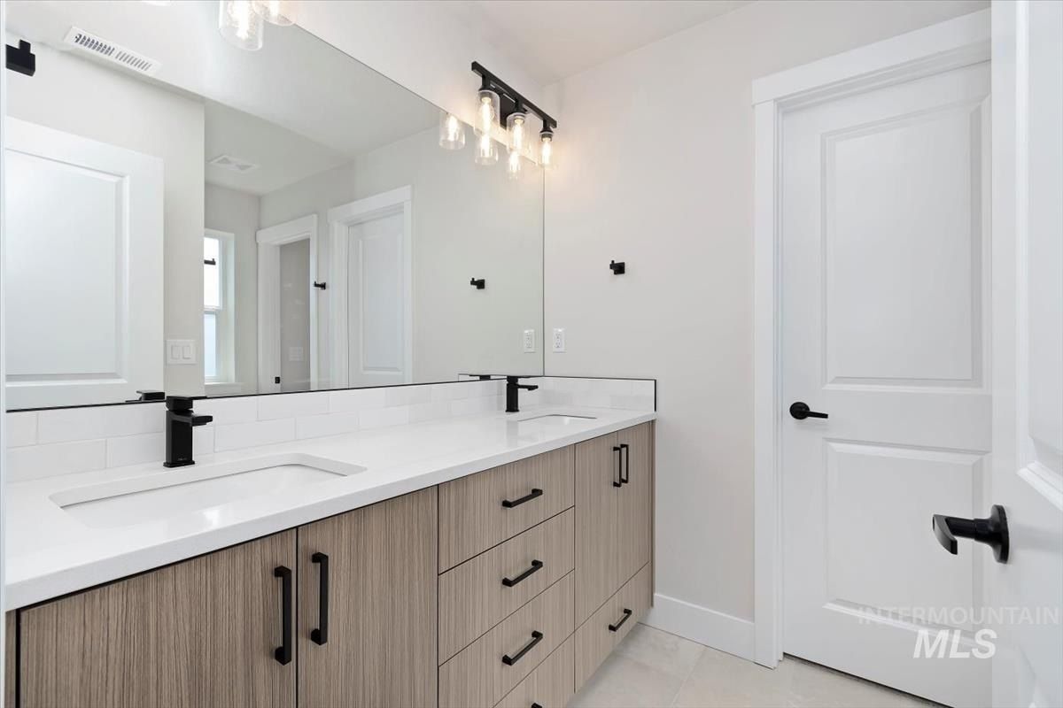 6125 S Coriscan. Meridian, ID 83642