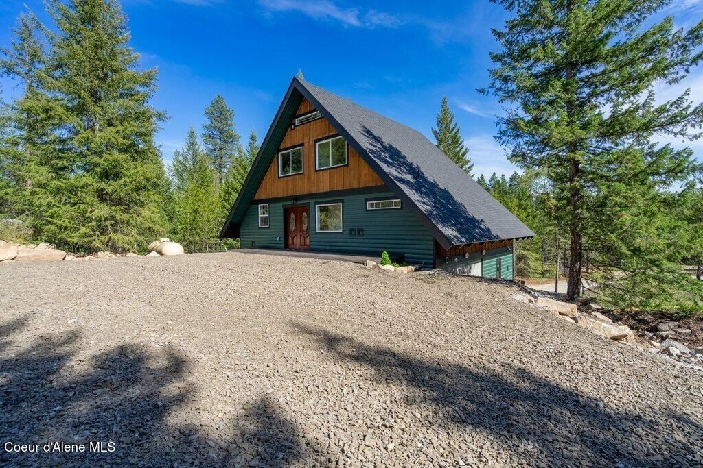 141 Amaze Way. Athol, ID 83801