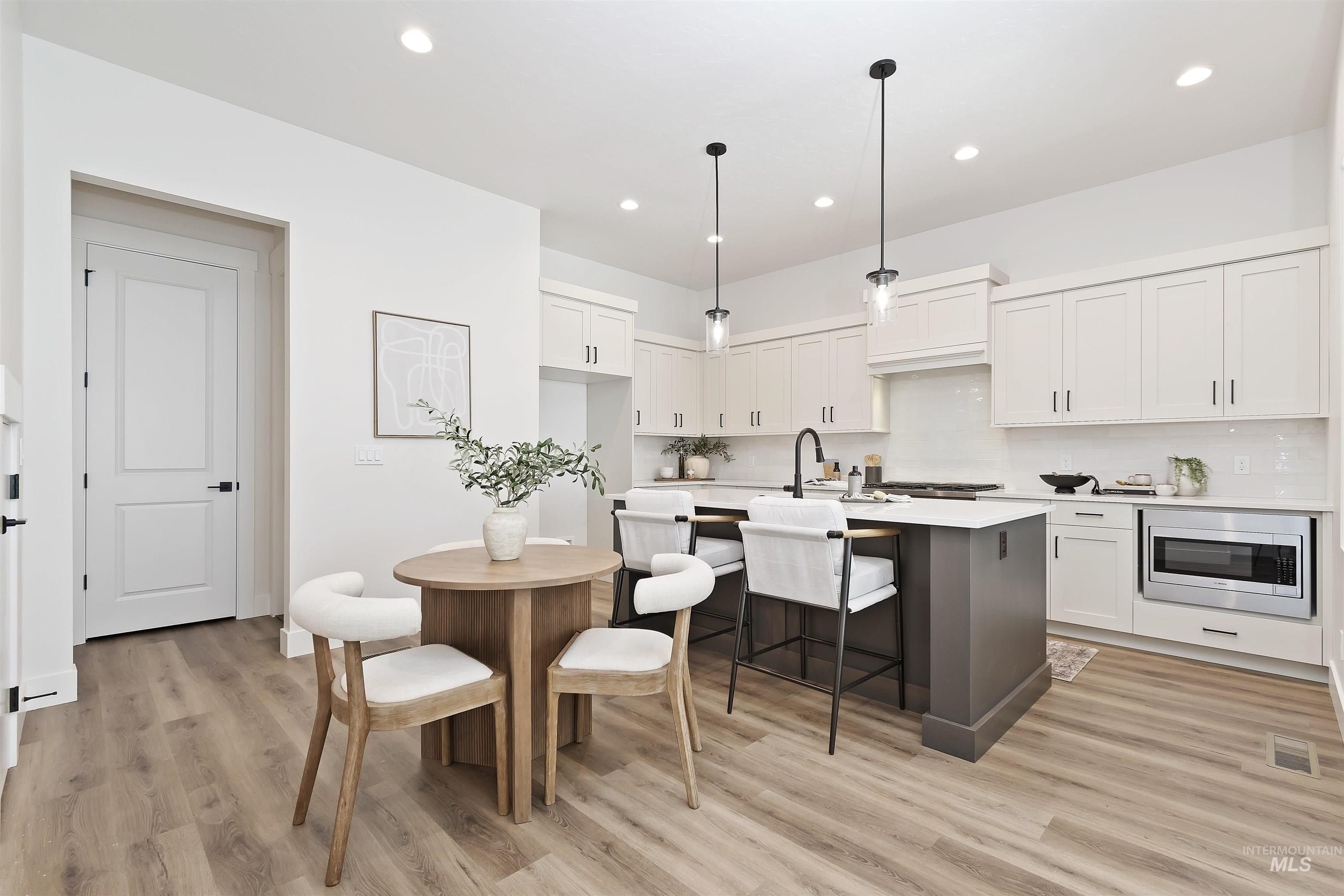 724 S Calhoun Ln. Star, ID 83669