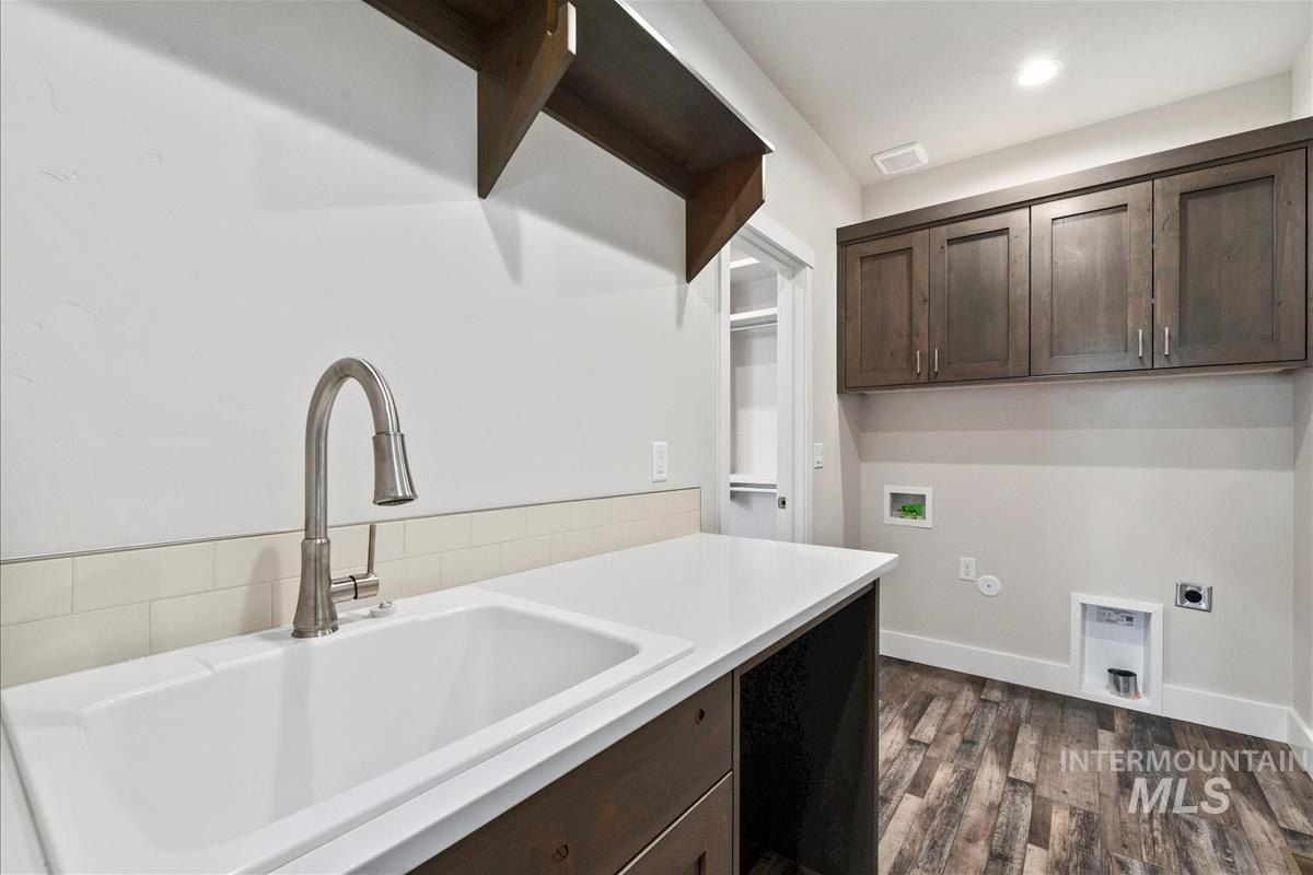 6988 E Chicken Hawk Loop. Nampa, ID 83686