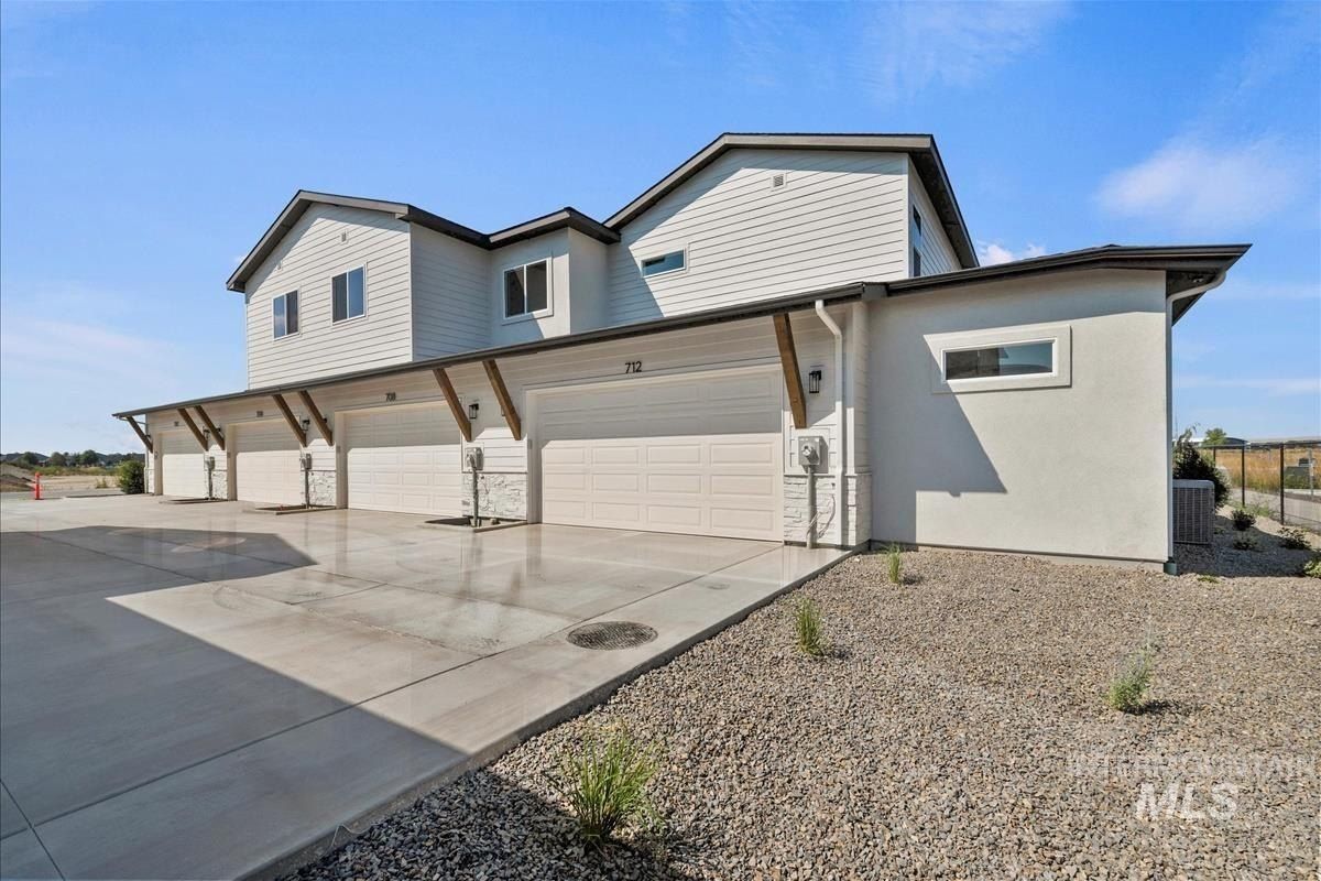 728 S Calhoun Ln. Star, ID 83669