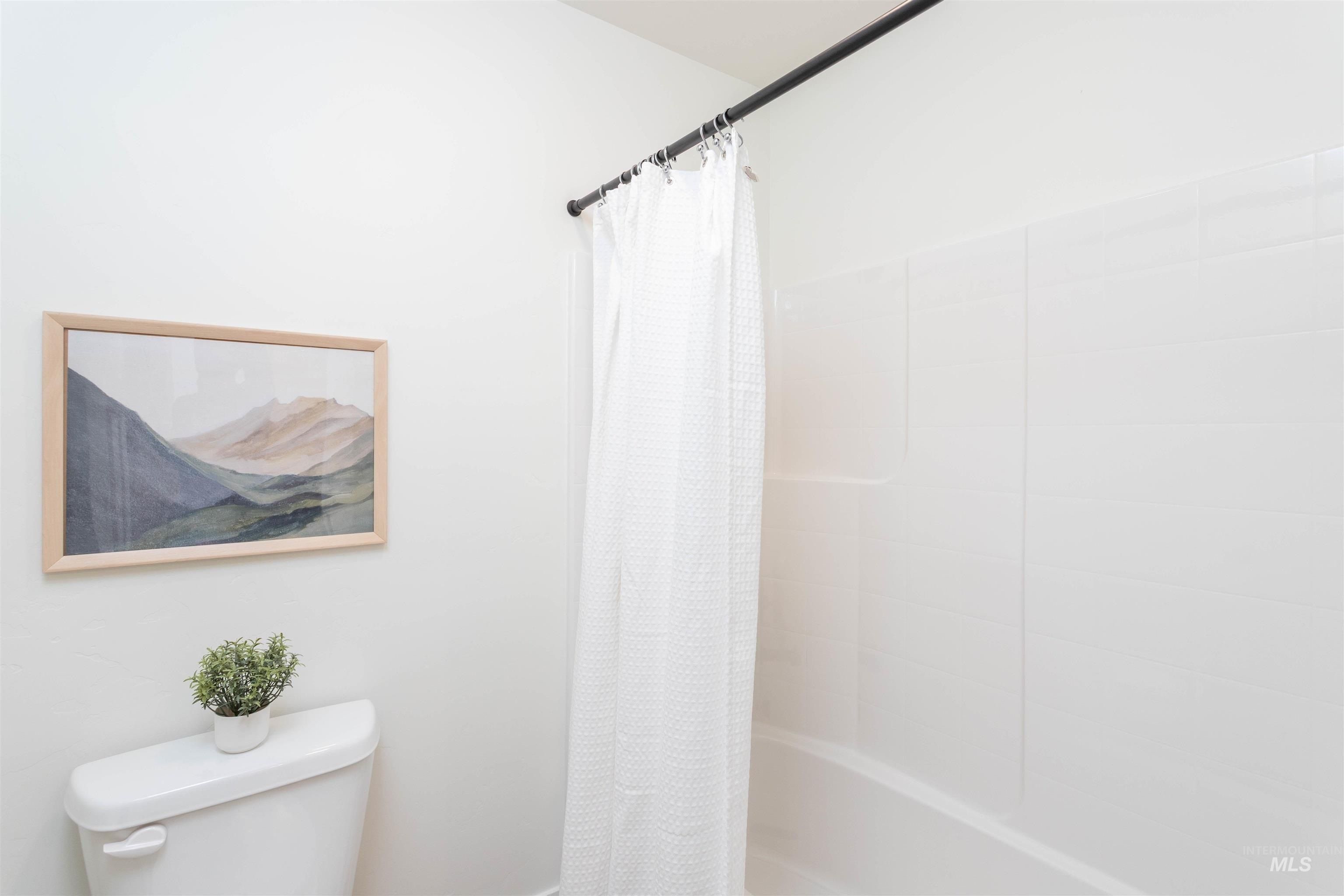 6186 N Holly Springs Ln. Eagle, ID 83616