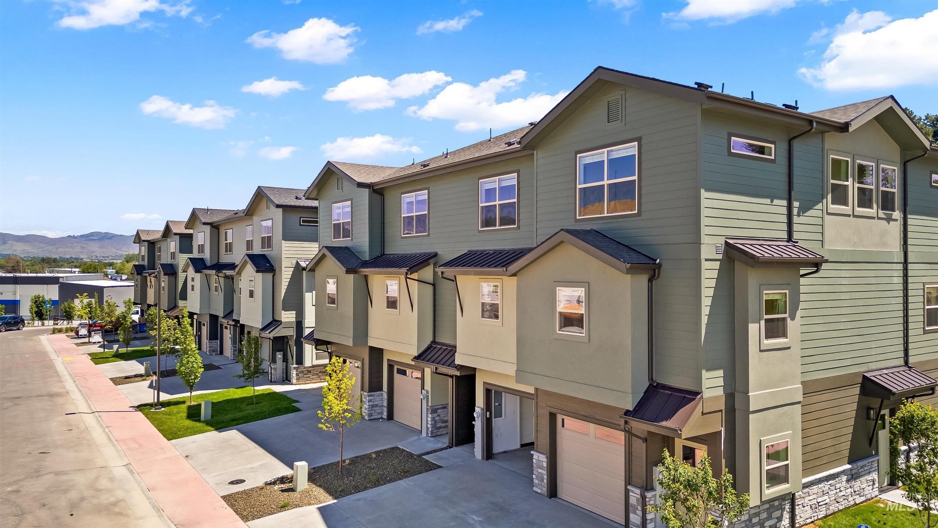 7427 W Swain Lane. Garden City, ID 83714