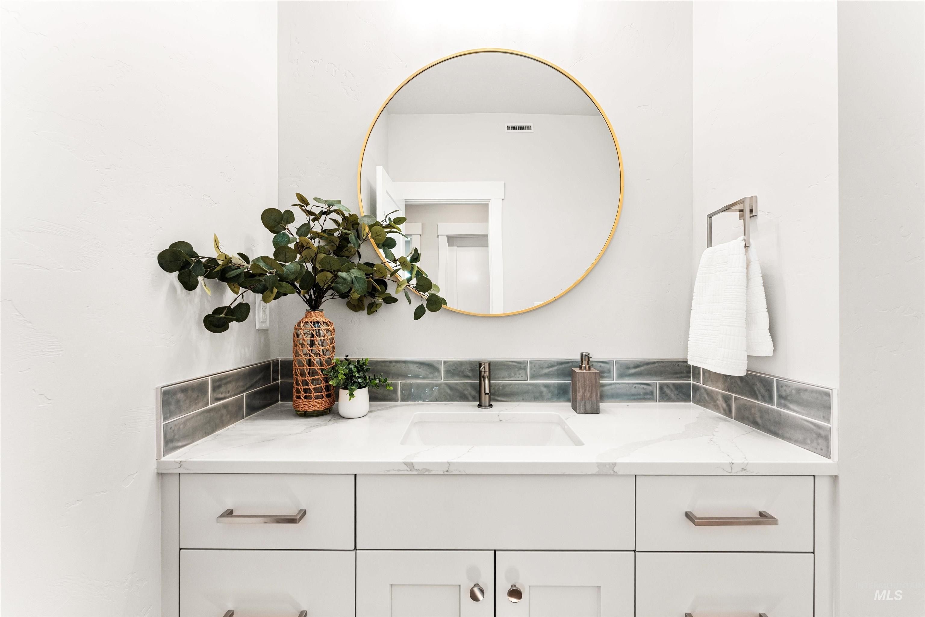 8152 N Breezy Ave. Boise, ID 83714