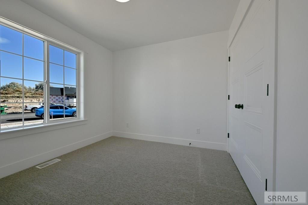 6204 Cottontree Lane. Ammon, ID 83406