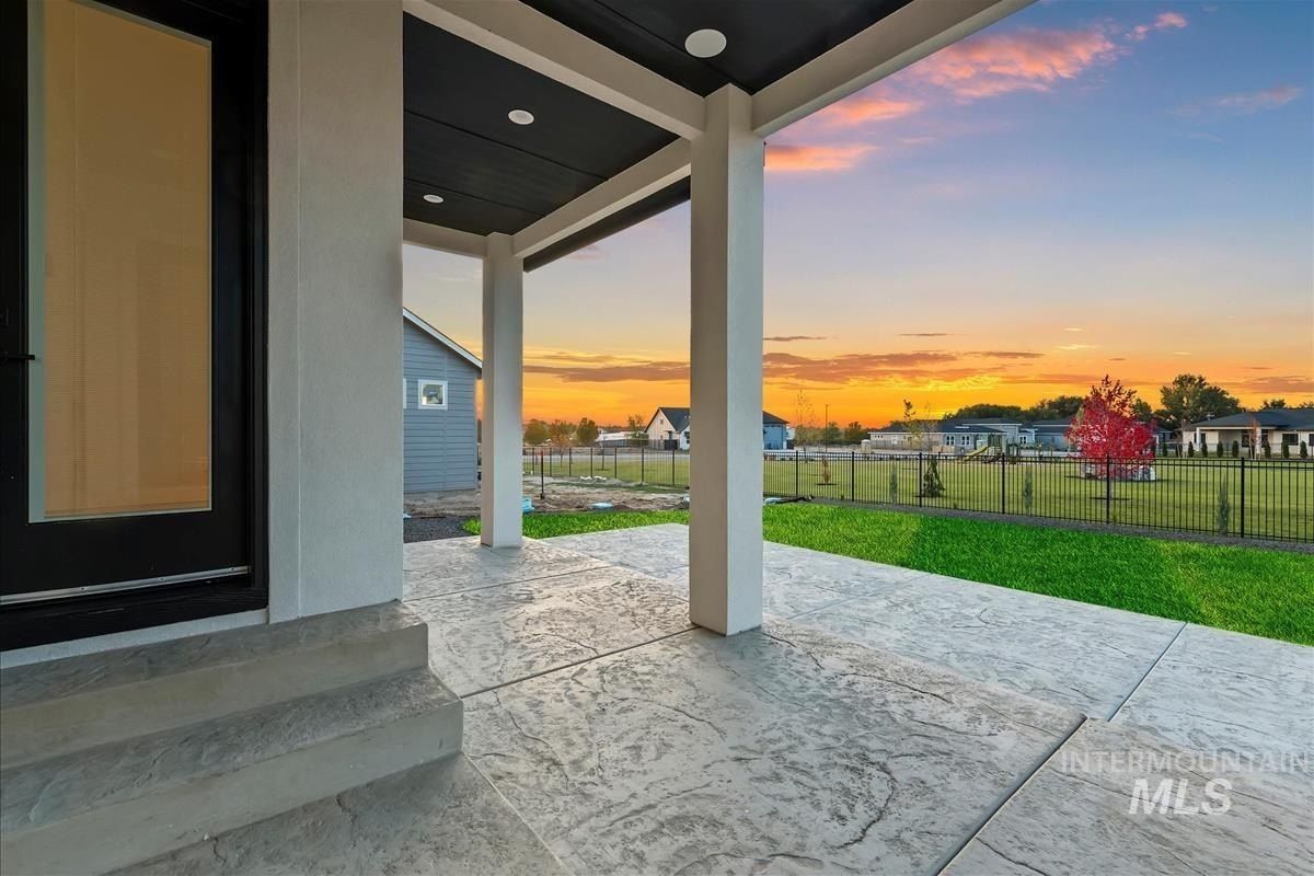 6915 E Chicken Hawk Loop. Nampa, ID 83686