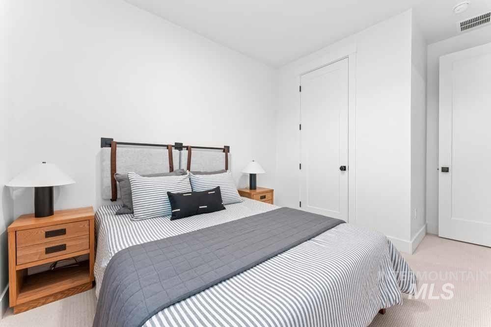 373 E Lombard Ln. Eagle, ID 83616