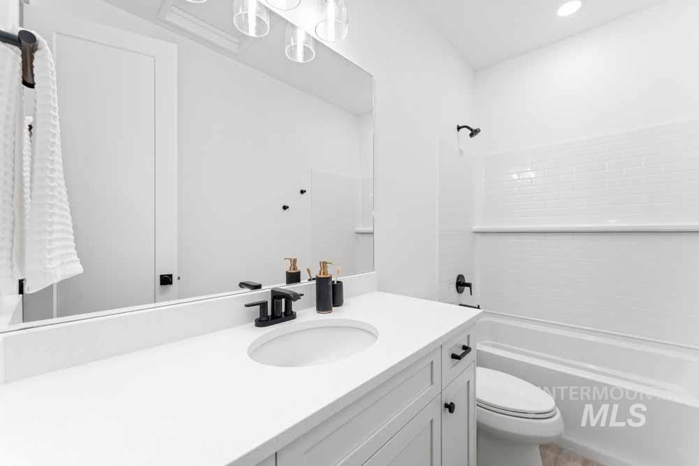 373 E Lombard Ln. Eagle, ID 83616