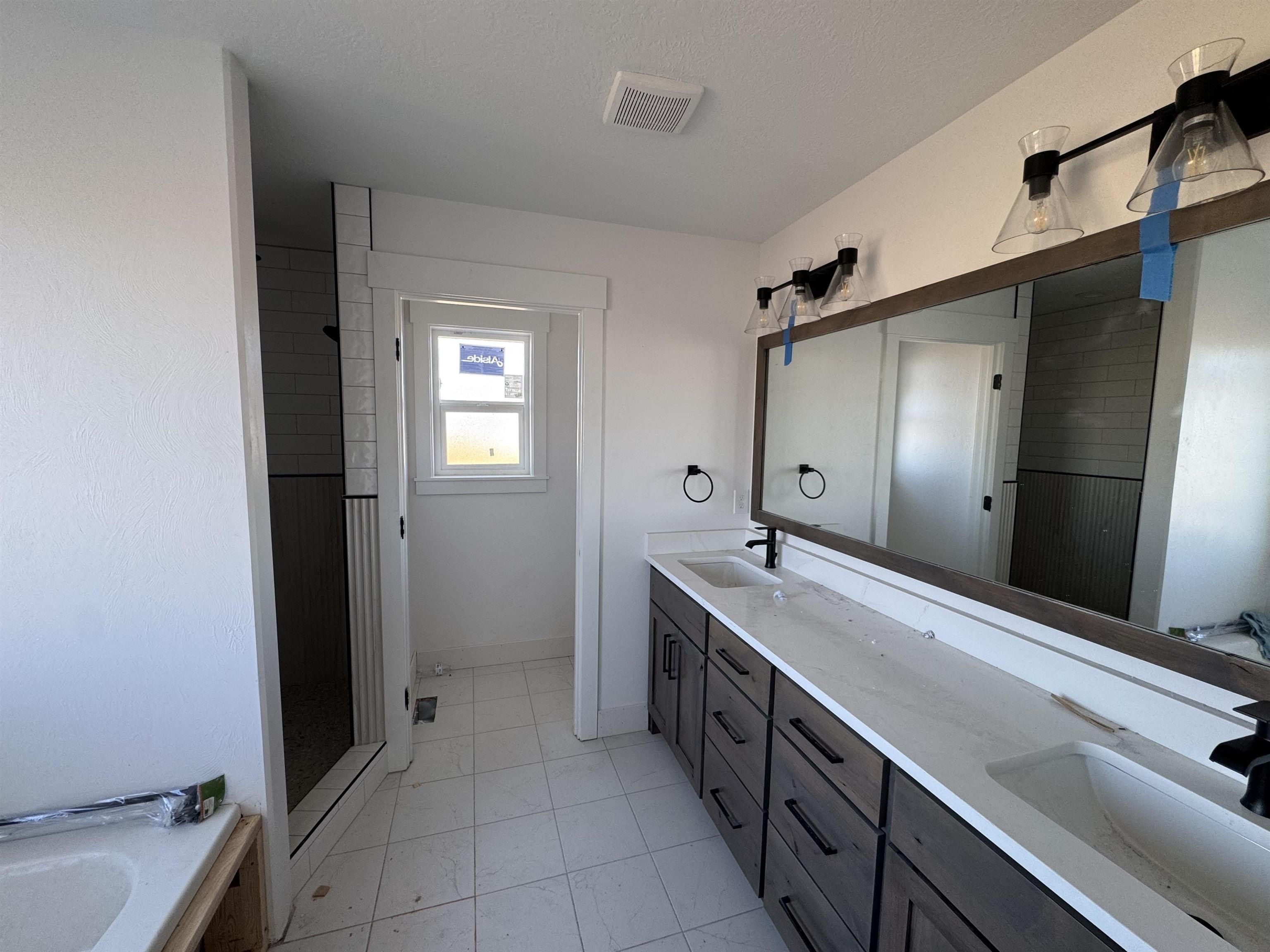 1576 N 835 E. Shelley, ID 83274