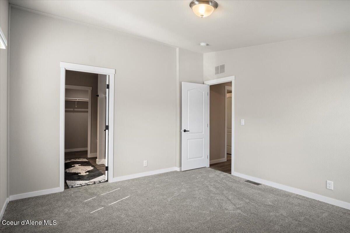 10393 N Kender Lane. Hayden, ID 83835