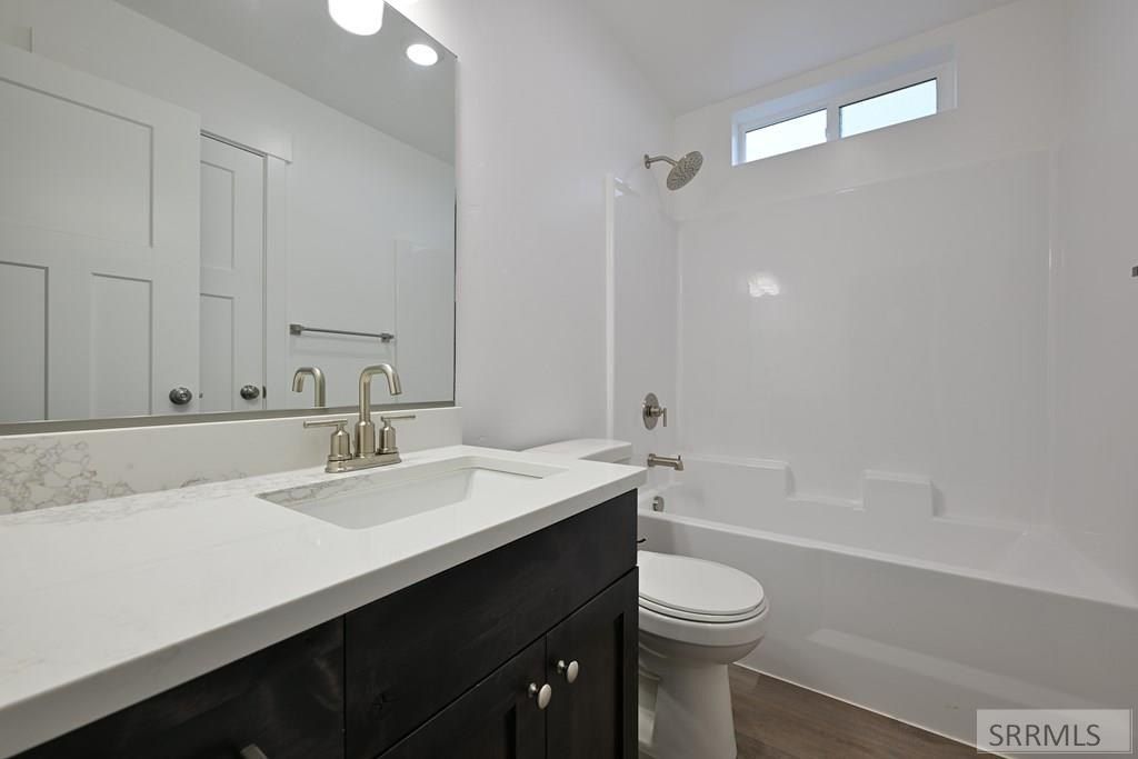 6250 Fenwood Lane. Ammon, ID 83406