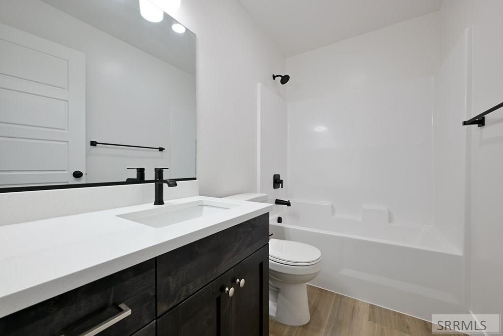 3055 Peacock Lane. Ammon, ID 83406