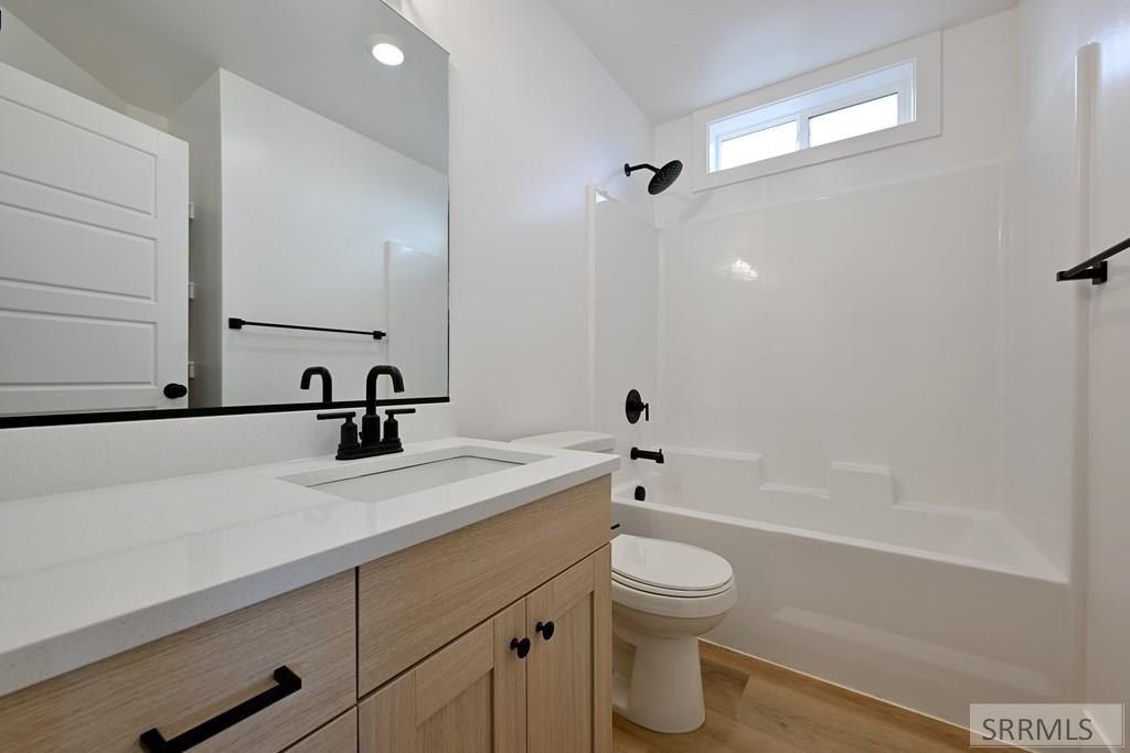 3064 Peacock Lane. Ammon, ID 83406