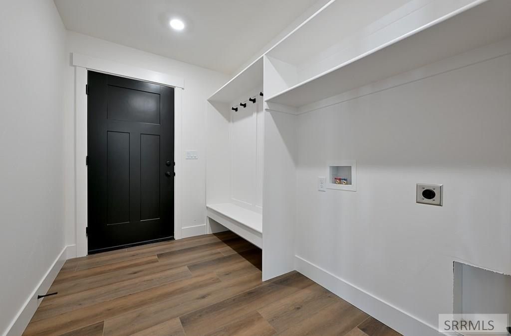 6251 Fenwood Lane. Ammon, ID 83406