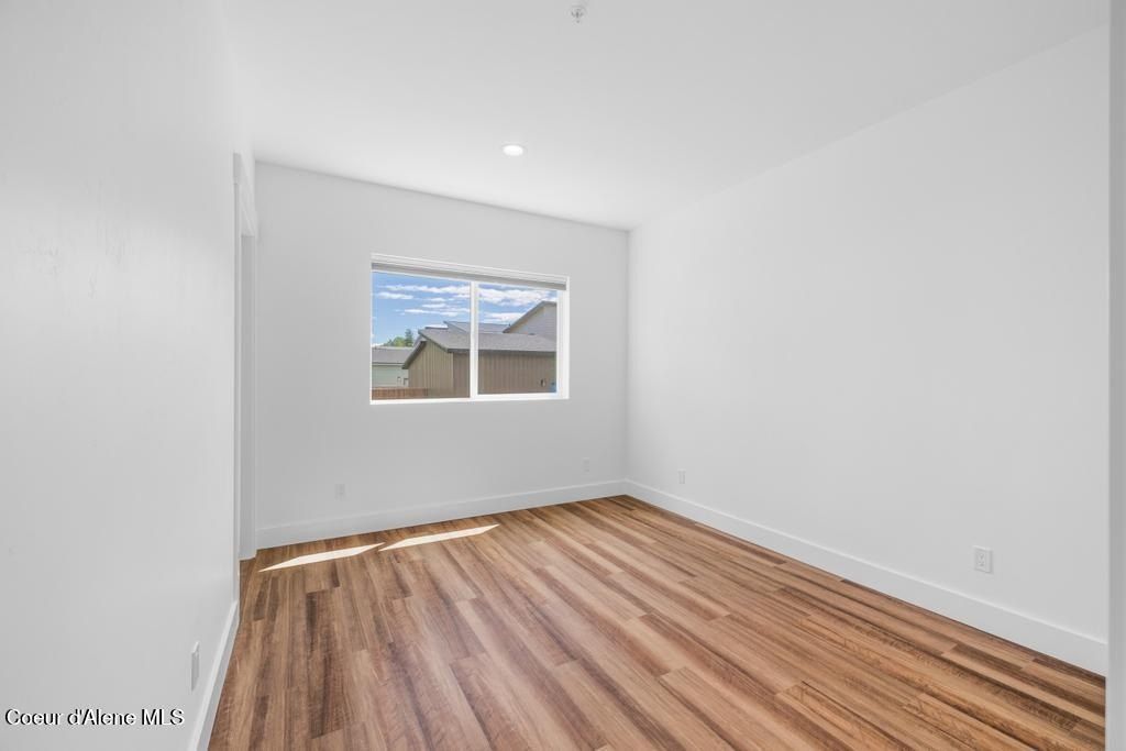 50 Carnelian Ave Unit 102. Ponderay, ID 83852