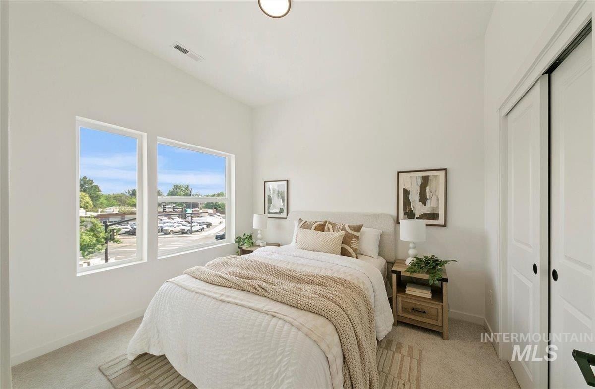 2044 S Mackinnon Ln. Boise, ID 83706