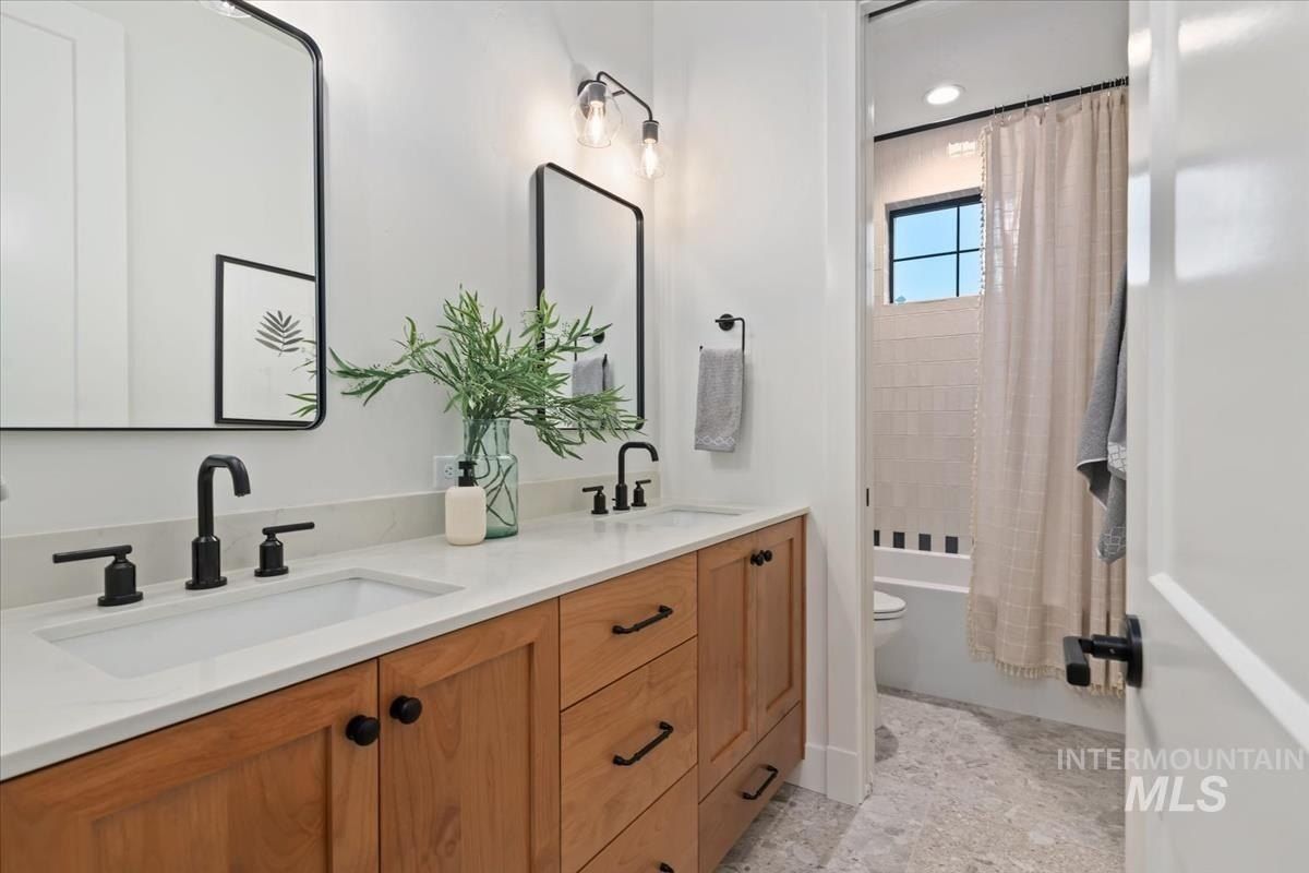 252 N Timber Wolf Pl. Eagle, ID 83616