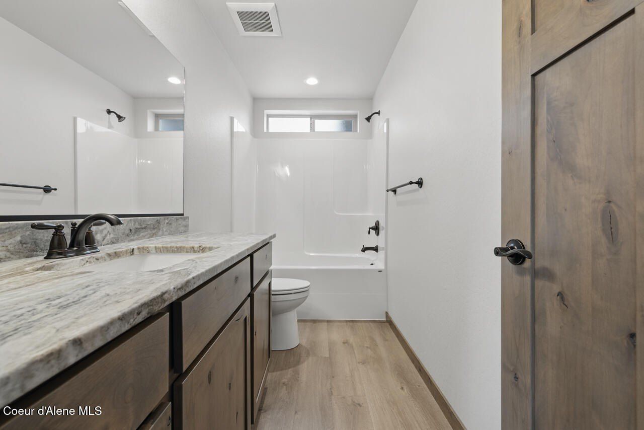 8424 N Snowflake Ln. Hayden, ID 83835