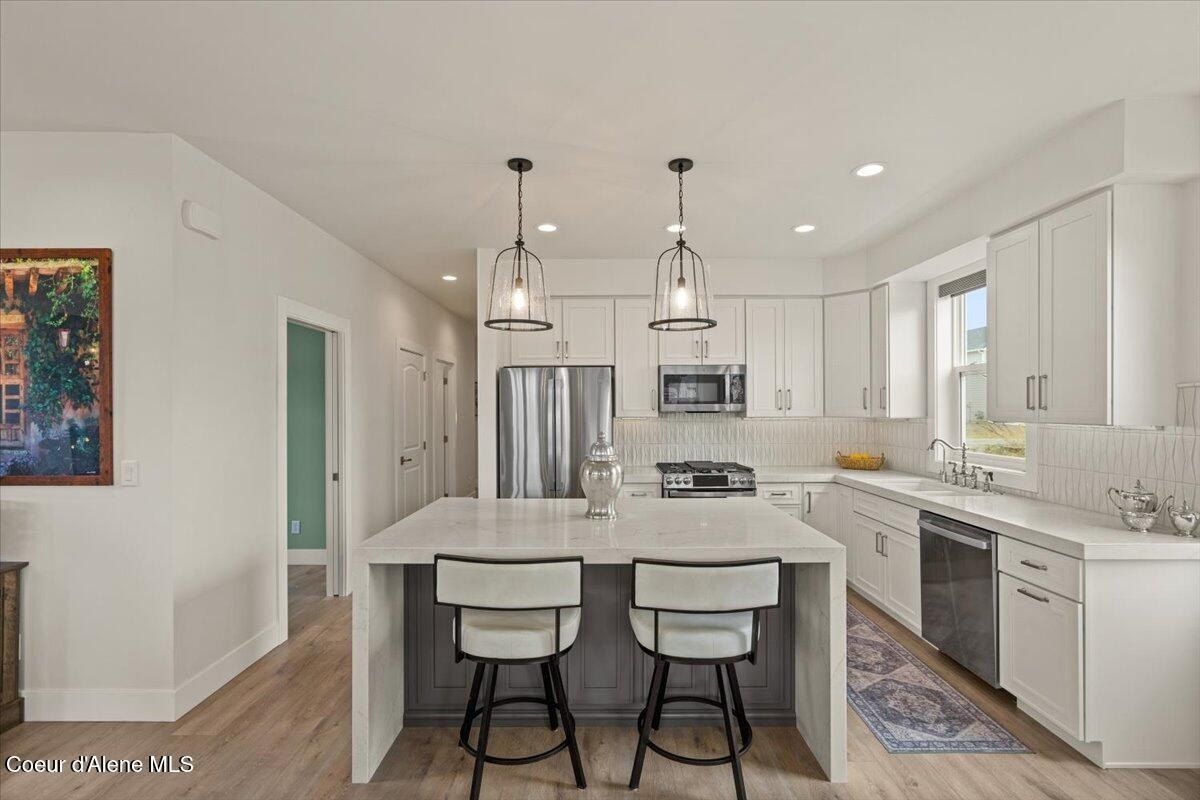 300 E Grosbeak. Hayden, ID 83835