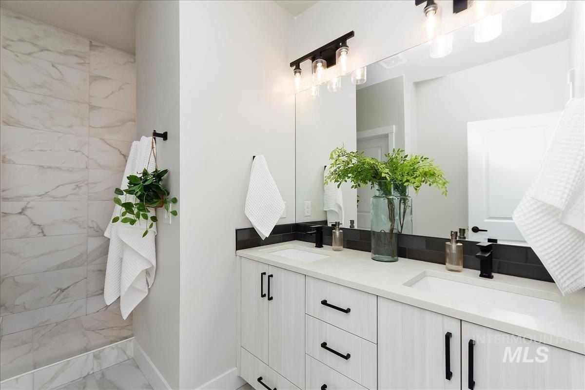 2702 W Gidran. Meridian, ID 83642