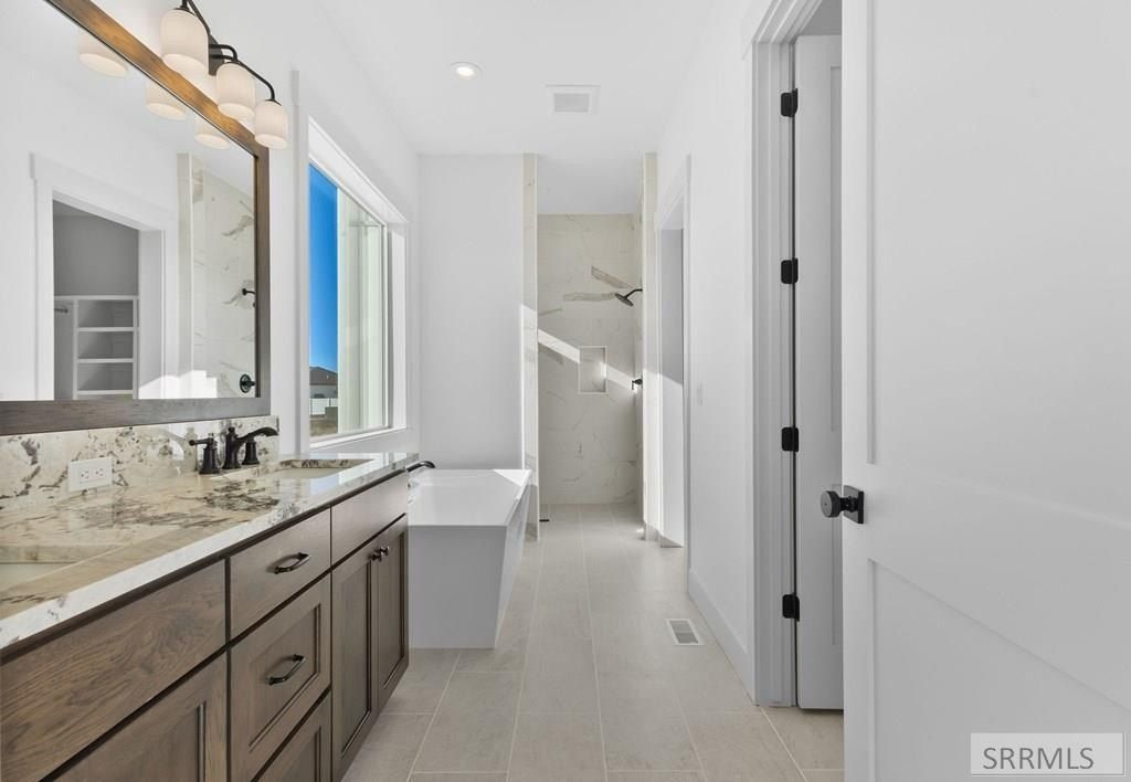 1569 N 835 E. Shelley, ID 83274