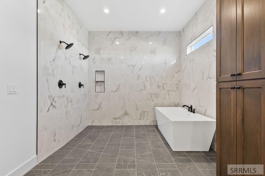 1569 N 835 E. Shelley, ID 83274