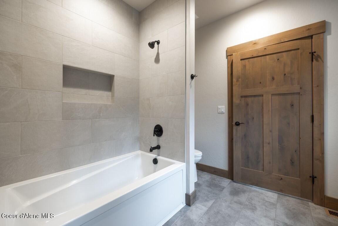 L5 Gemini Lane. Rathdrum, ID 83858