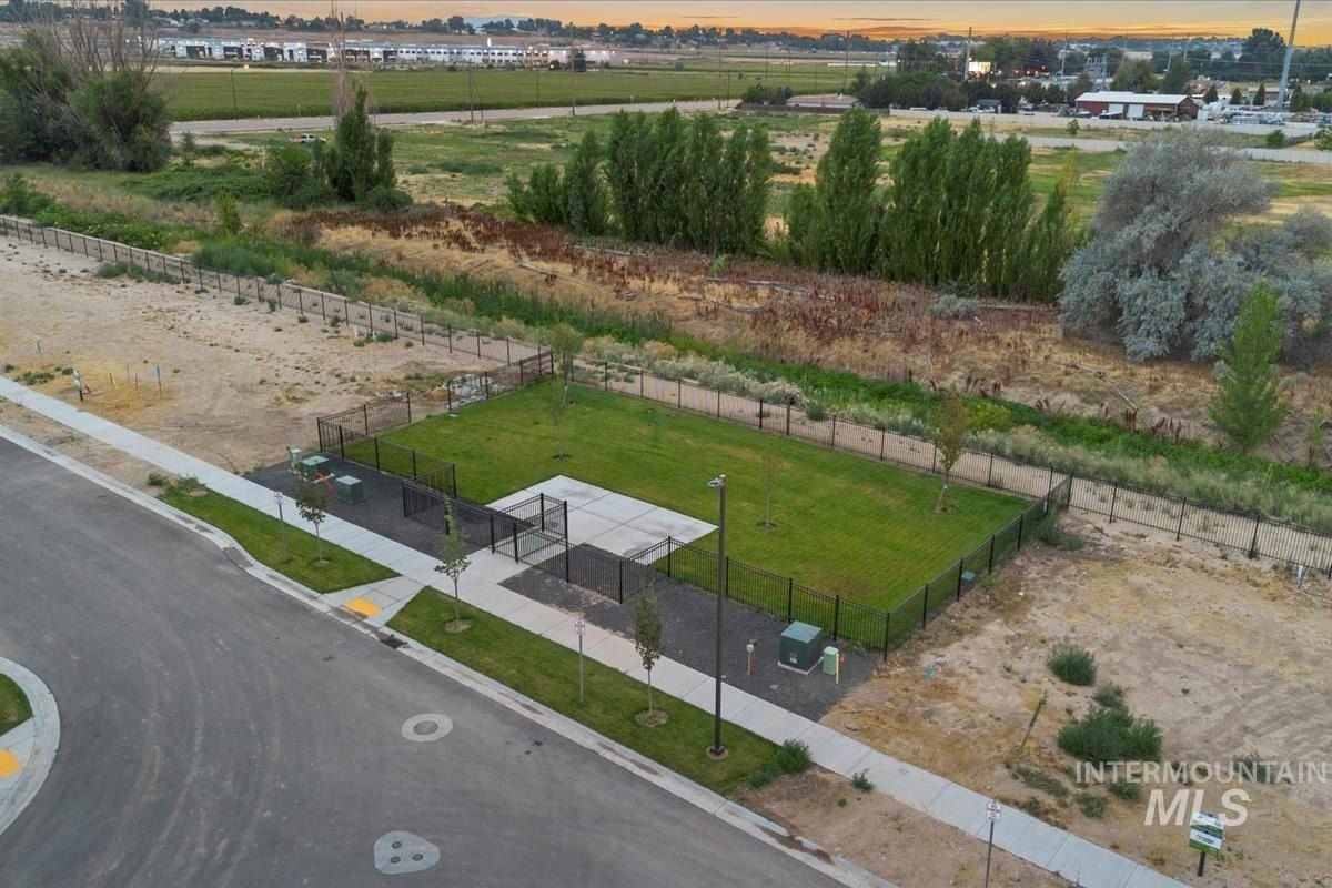 45 N Feather Reed Ave. Meridian, ID 83642