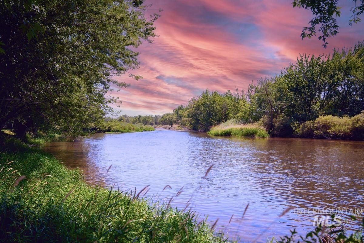 6792 Saddle Bred Way. Star, ID 83669