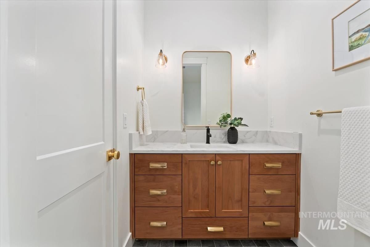 196 N Timber Wolf Pl. Eagle, ID 83616