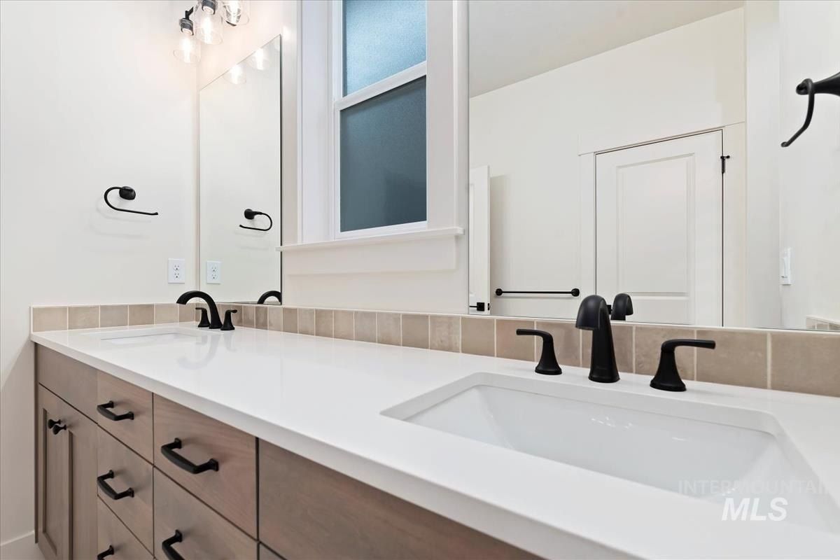 6538 E Lucy Dr. Horseshoe Bend, ID 83629