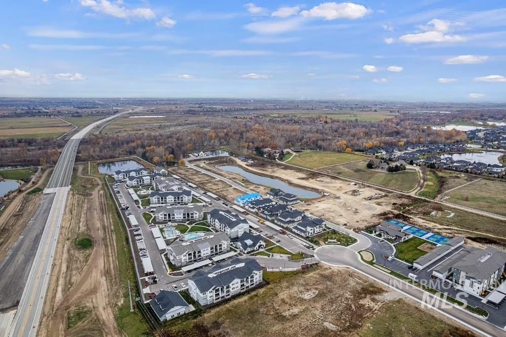 744 S Calhoun Lane. Star, ID 83669