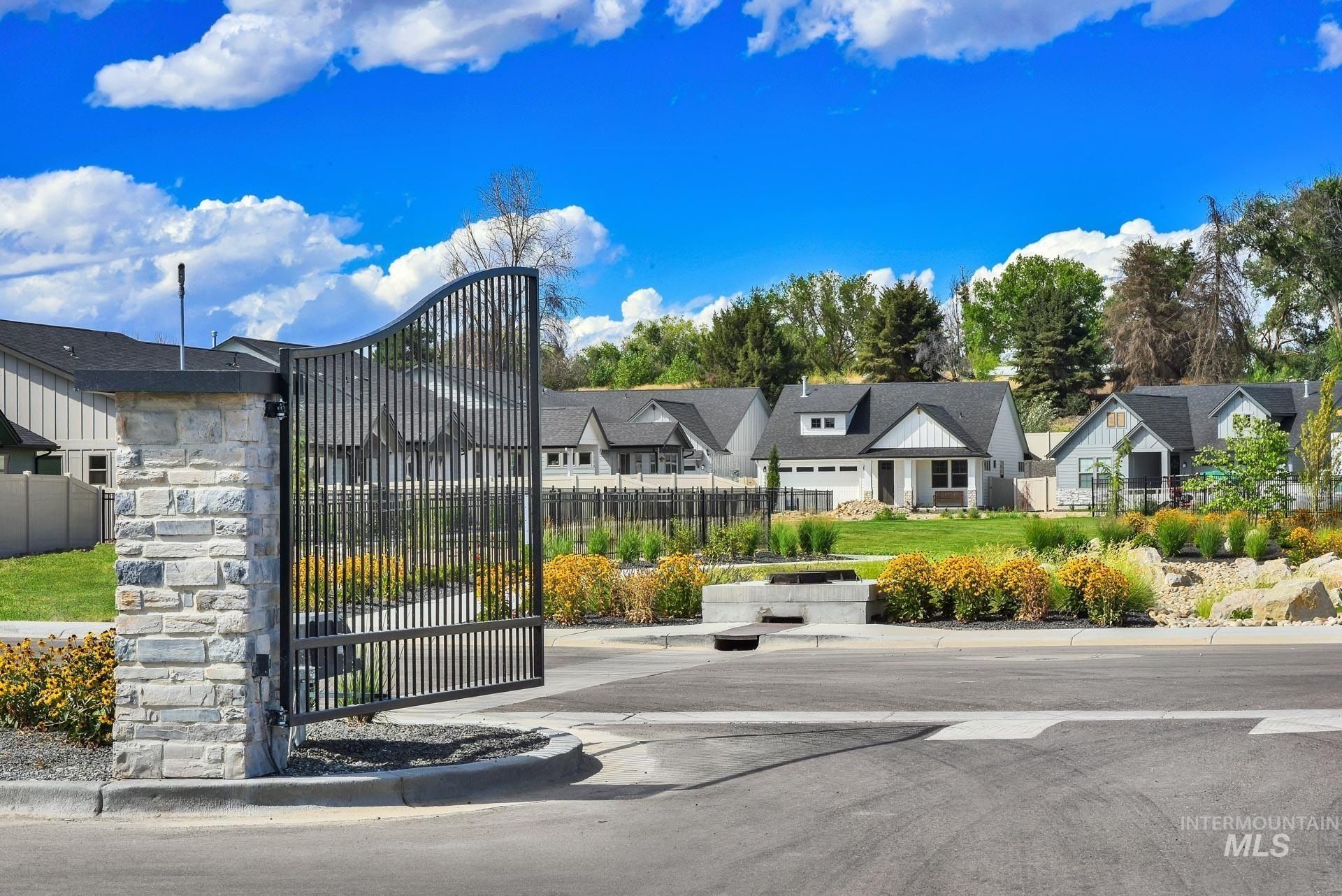 1760 N Green Pine Ln. Star, ID 83669