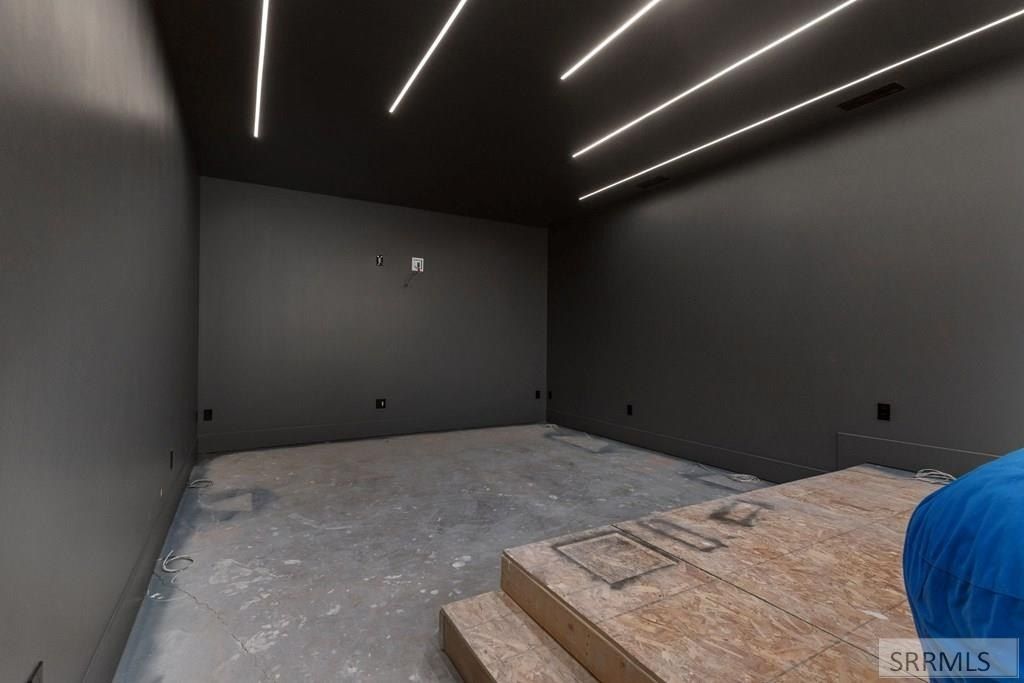 1274 E 1090 N. Shelley, ID 83274