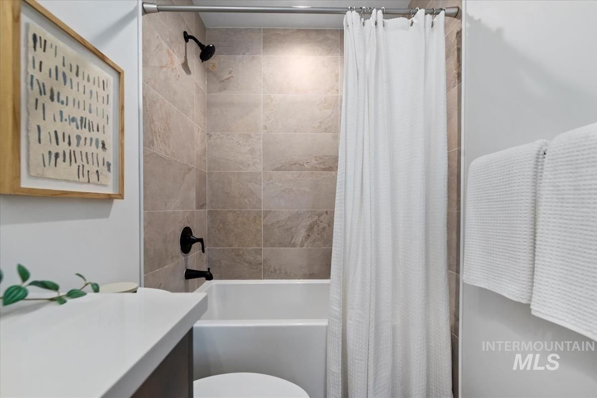 735 S Calhoun Ln. Star, ID 83669