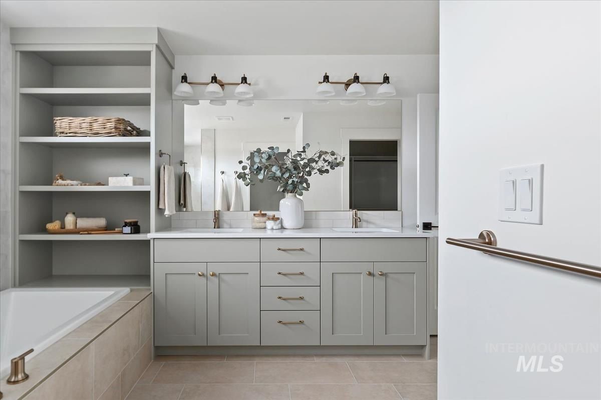 4293 N Madden Way. Meridian, ID 83646