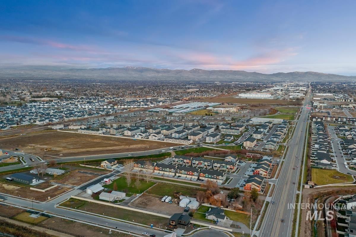 53 N Feather Reed Ave. Meridian, ID 83642