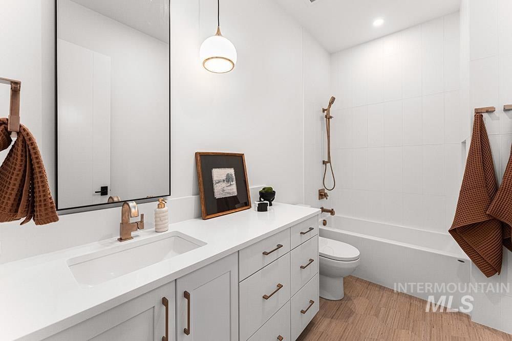 2432 S Globe Lane. Boise, ID 83716