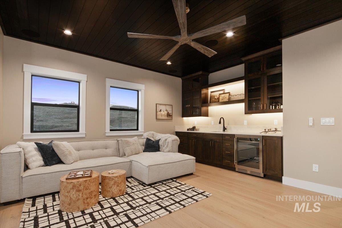 7017 N Cairnhill Way. Eagle, ID 83616