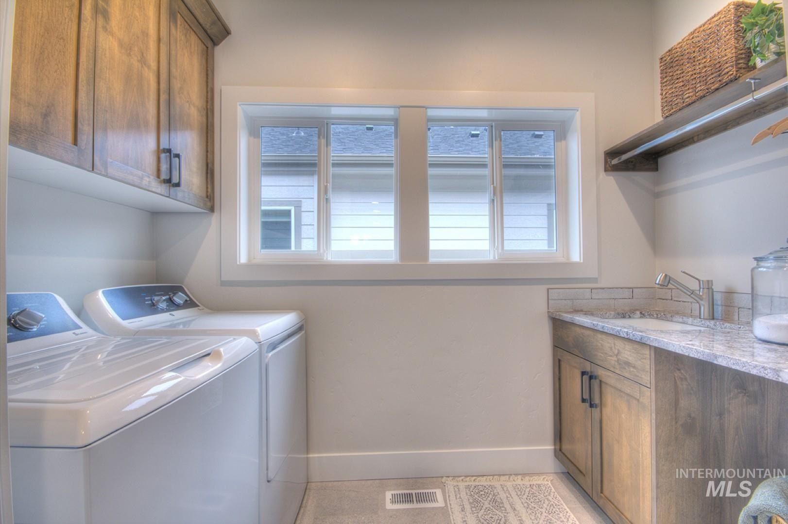 1561 N Parkshire Way. Meridian, ID 83642