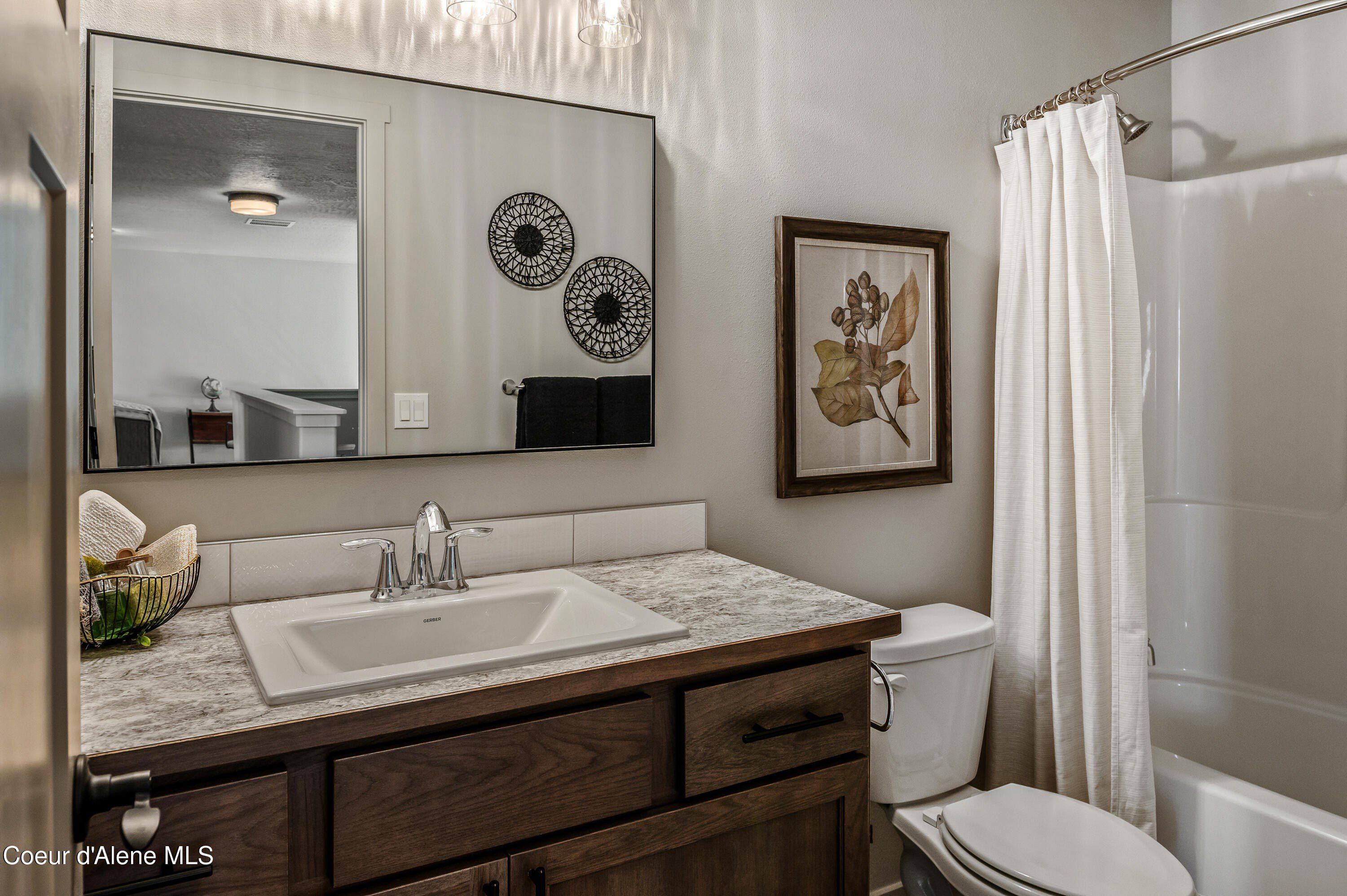 8904 California St. Rathdrum, ID 83858