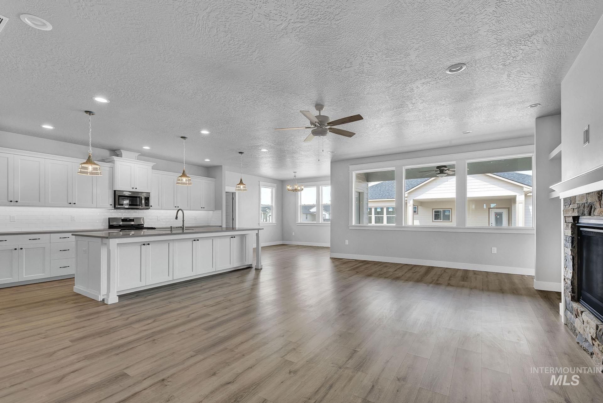 1183 W Recess Way. Kuna, ID 83634