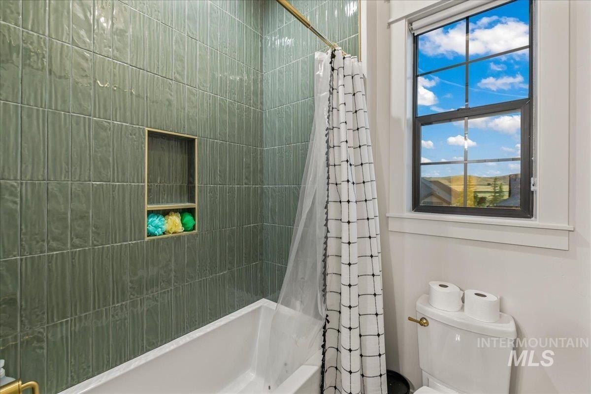 3420 Mayberry Way. Eagle, ID 83616