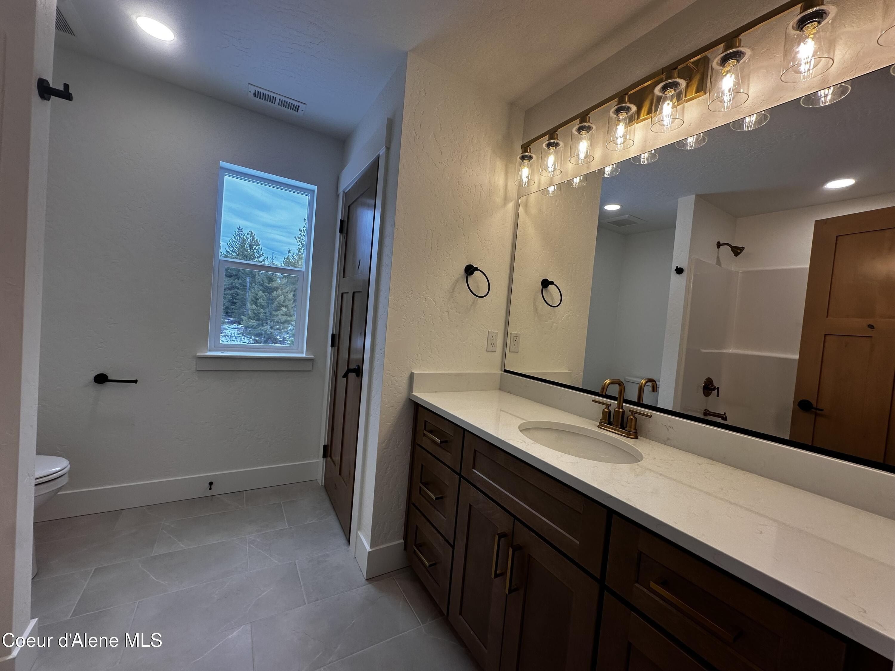 7838 E Autry Ln. Athol, ID 83801