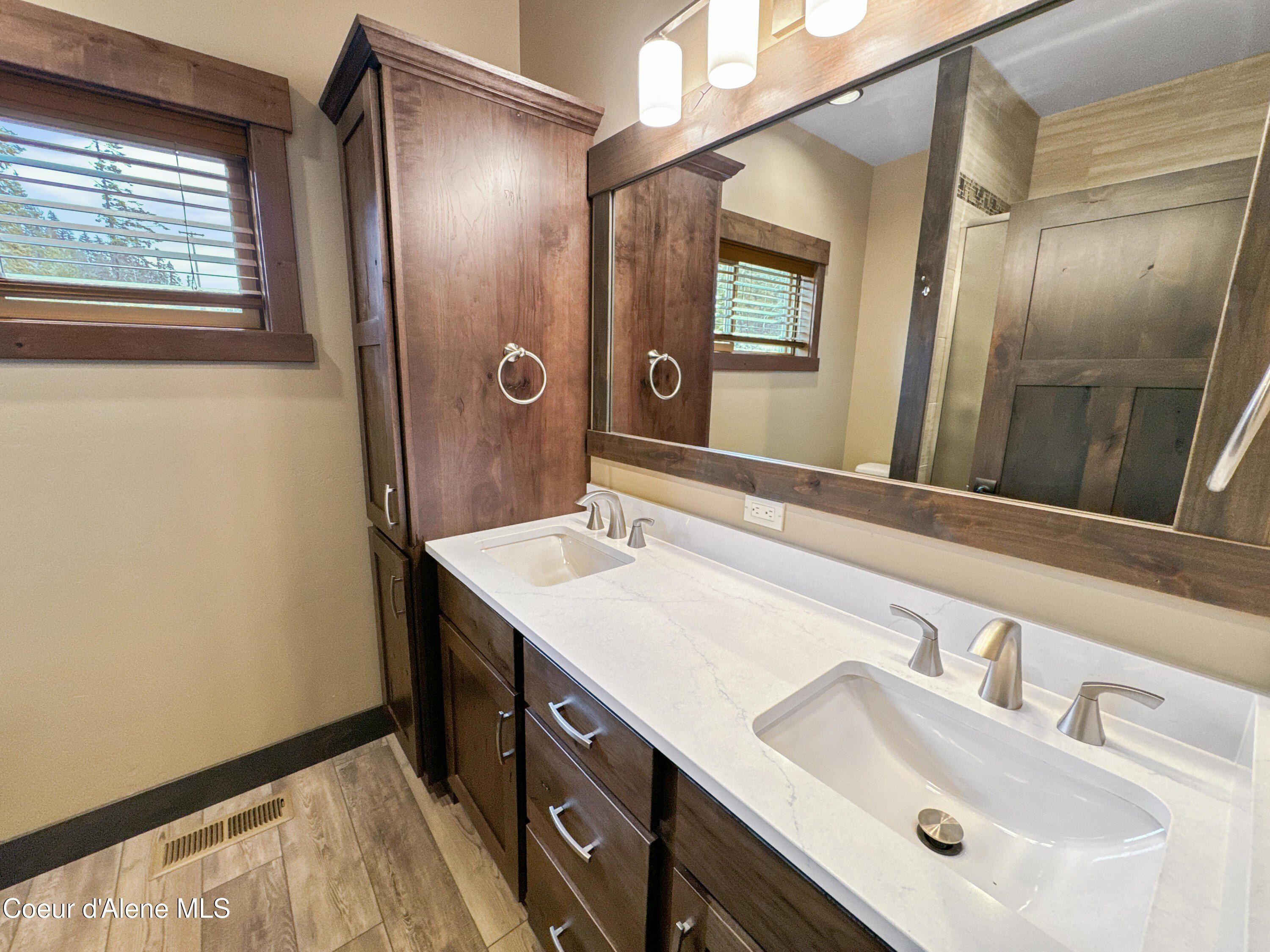 40 Palouse Dr Unit B12. Nordman, ID 83848